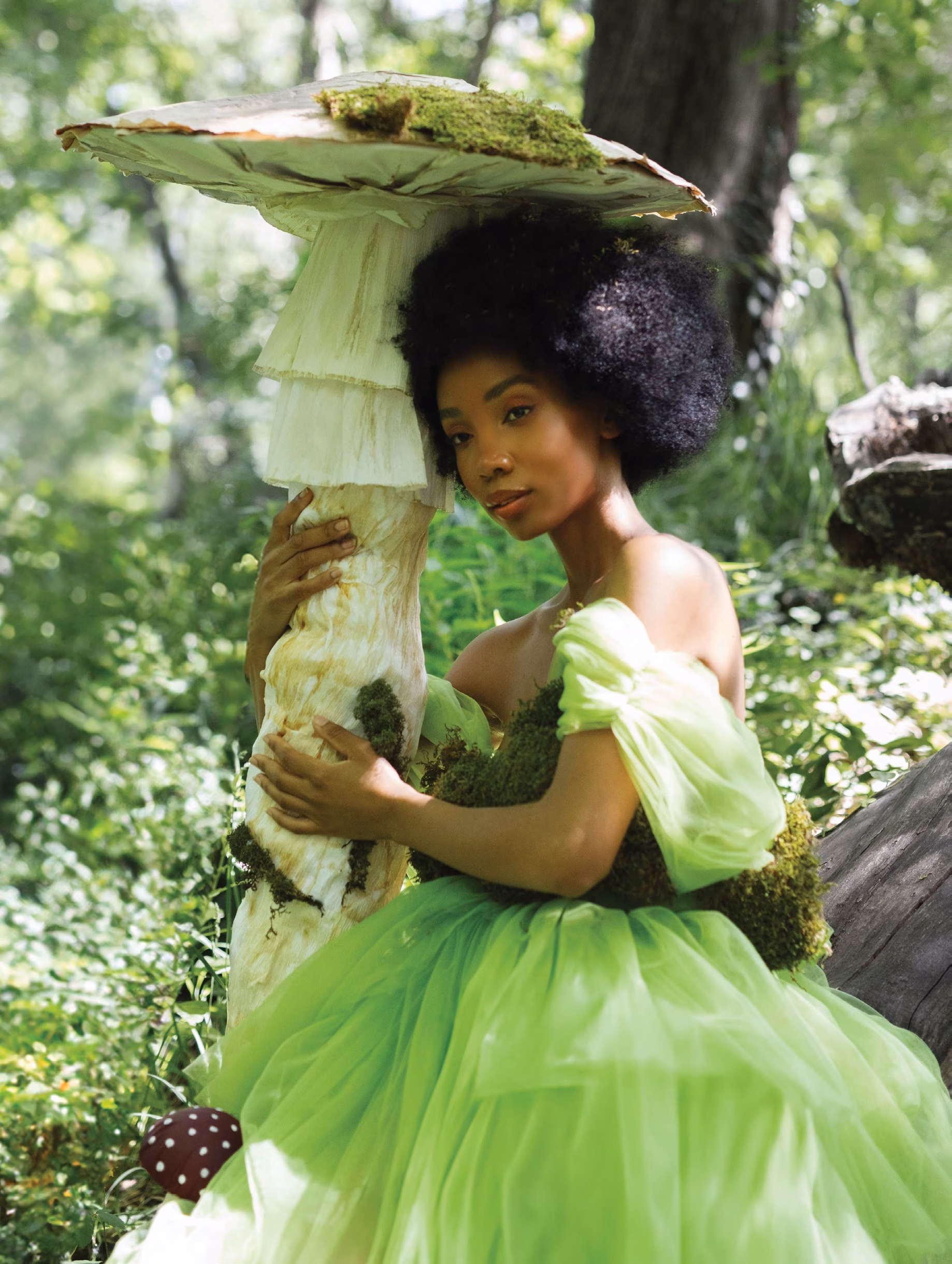 Photography: JOVANA RIKALO @jovanarikalo Model: Phoebe @phoebymontari Mushrooms: Ana Youkhana @ana_youkhana Decor: Tandrbal @tandrbal