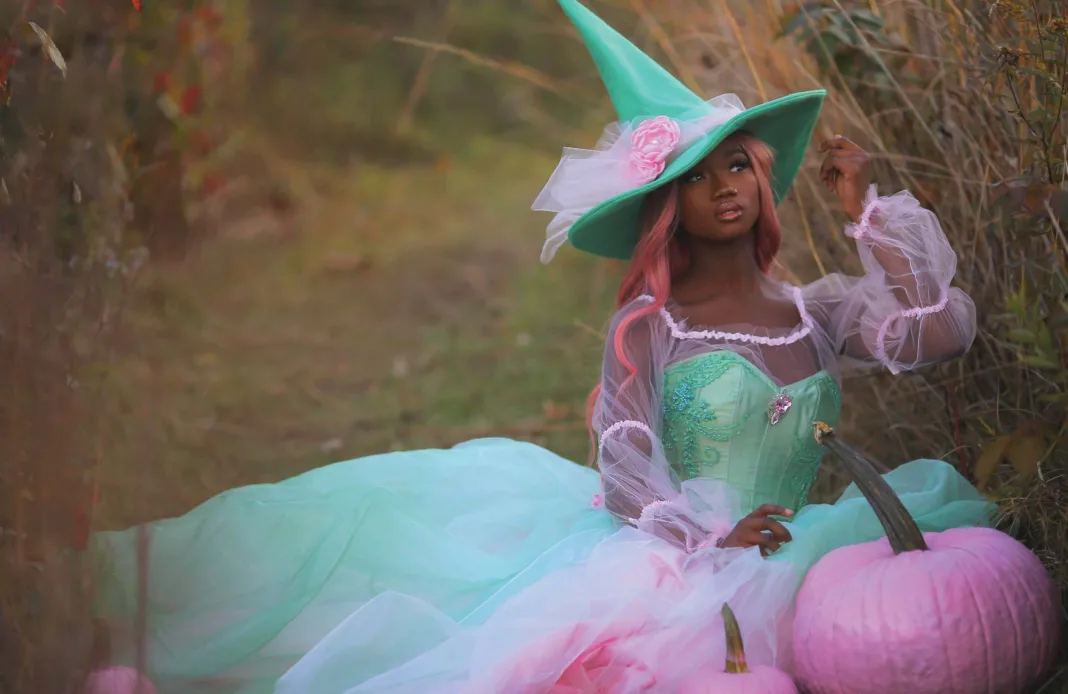 Model- Nala Botoma Diallo @nalabala4 Designer- Glimmerwood @glimmerwood MUA- @muanessa Model- Nala Botoma Diallo @nalabala4 Designer- Glimmerwood @glimmerwood MUA- @muanessa