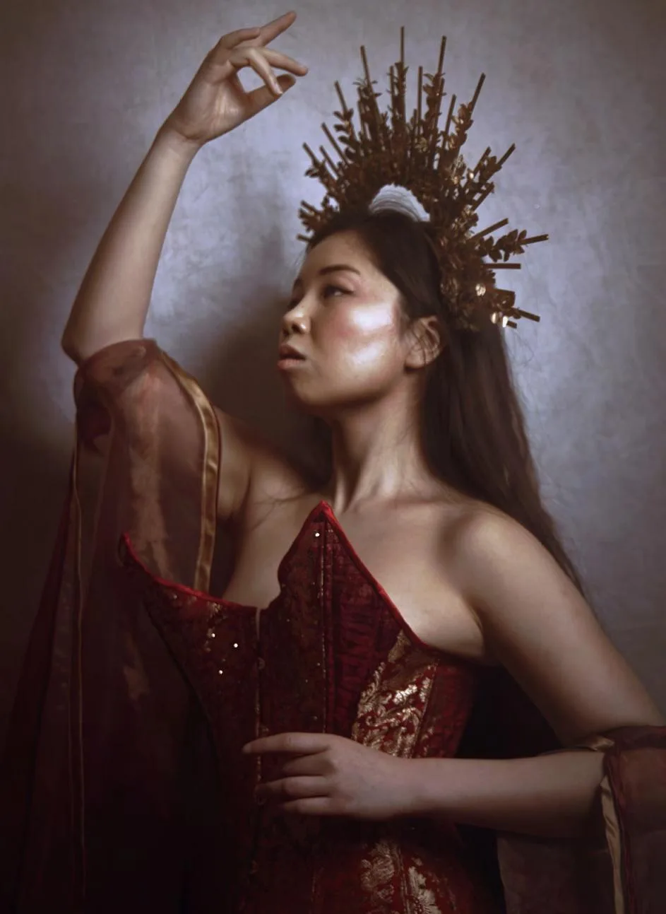 YinseyWang_01 Halo: Carbickova Crowns @carbickovacrowns Corset, skirt, and sleeves: The Raven’s Goddess @theravensgoddess Color toning: Infinite Tools and Only the Curious color presets